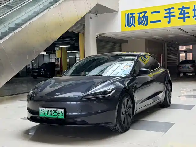 TESLA MODEL 3 2024