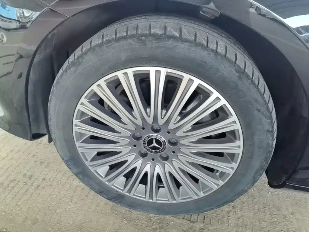 Mercedes-Benz E-Class — миниатюра 23