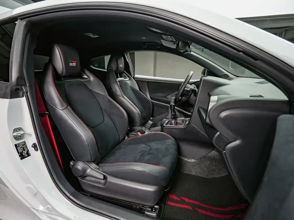 Toyota GR YARIS — миниатюра 18