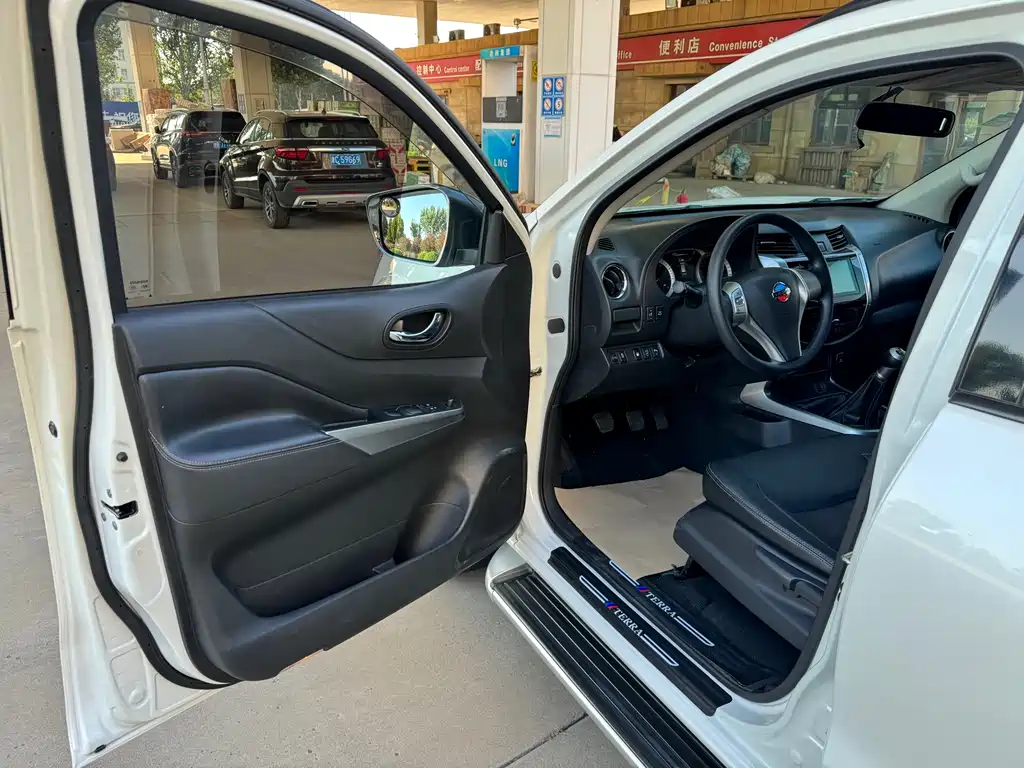 Nissan Terra — миниатюра 7