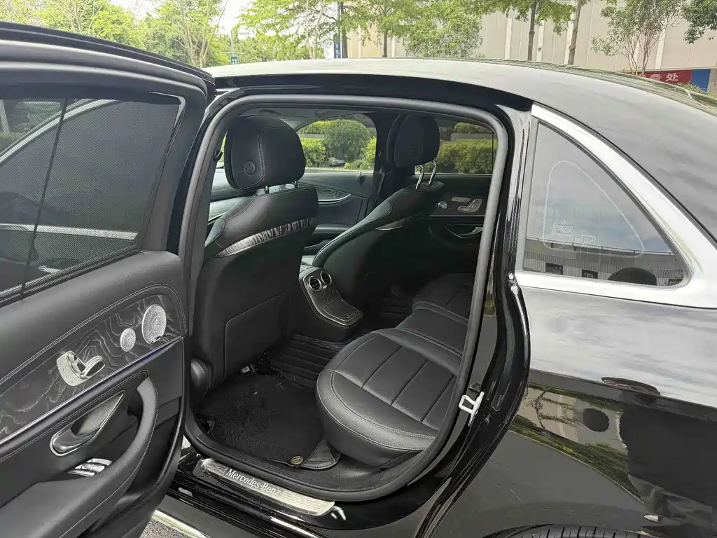Mercedes-Benz E-Class — миниатюра 8