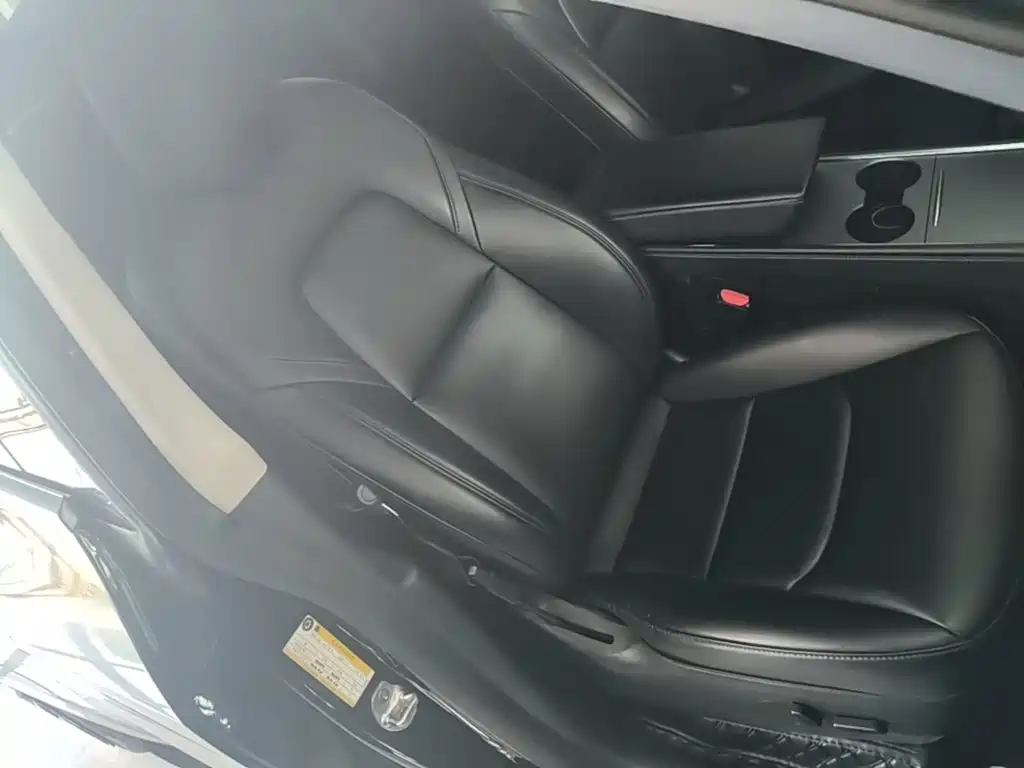 Tesla Model Y — миниатюра 25