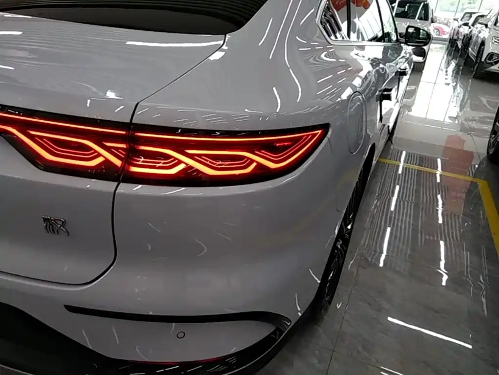BYD Han — миниатюра 8