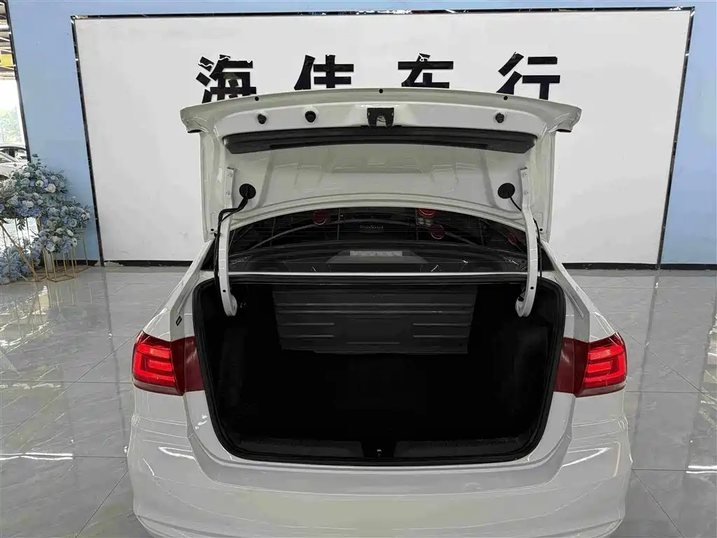 Volkswagen Santana — миниатюра 6