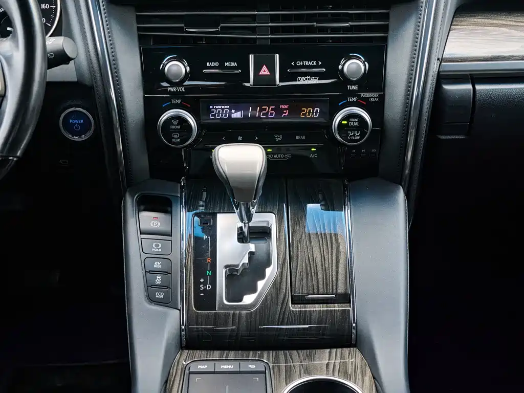 Lexus LM — миниатюра 16