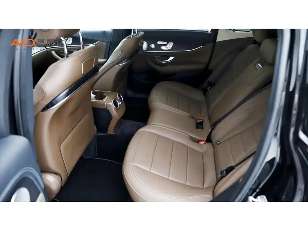 Mercedes-Benz E-Class — миниатюра 7