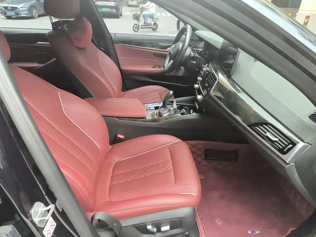 BMW 5 Series — миниатюра 14