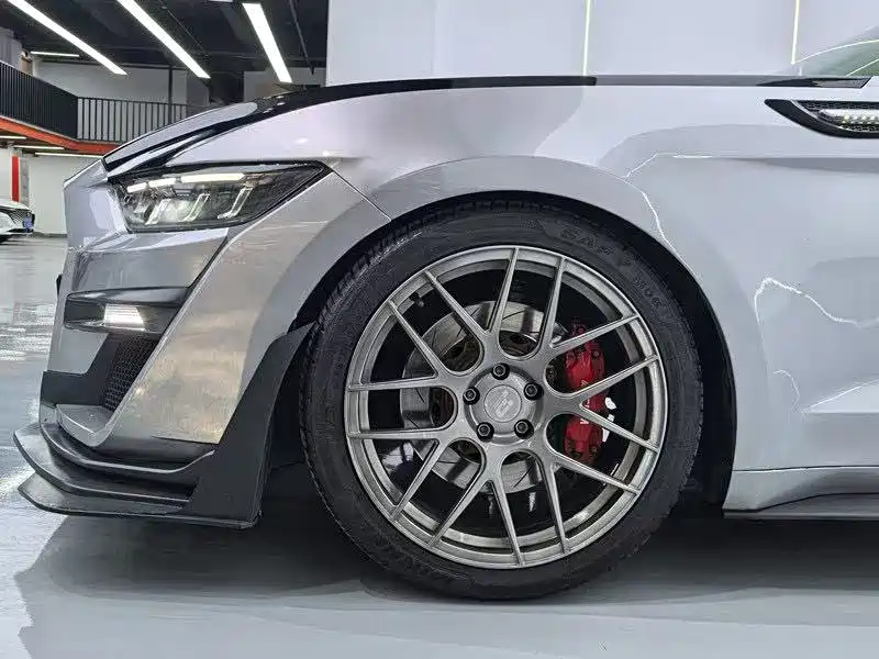 Ford Mustang — миниатюра 5