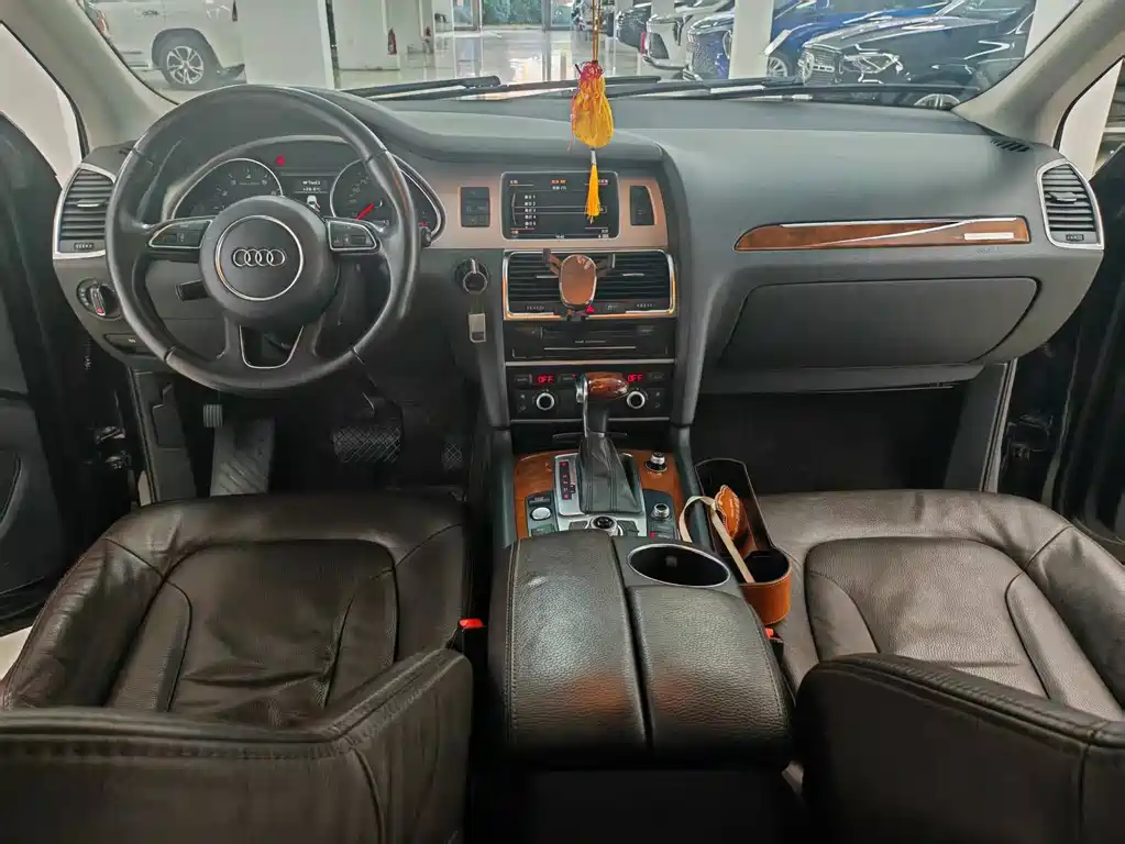 Audi Q7 — миниатюра 5