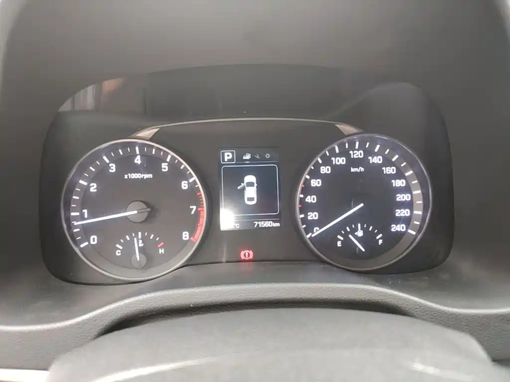 Hyundai Elantra — миниатюра 12