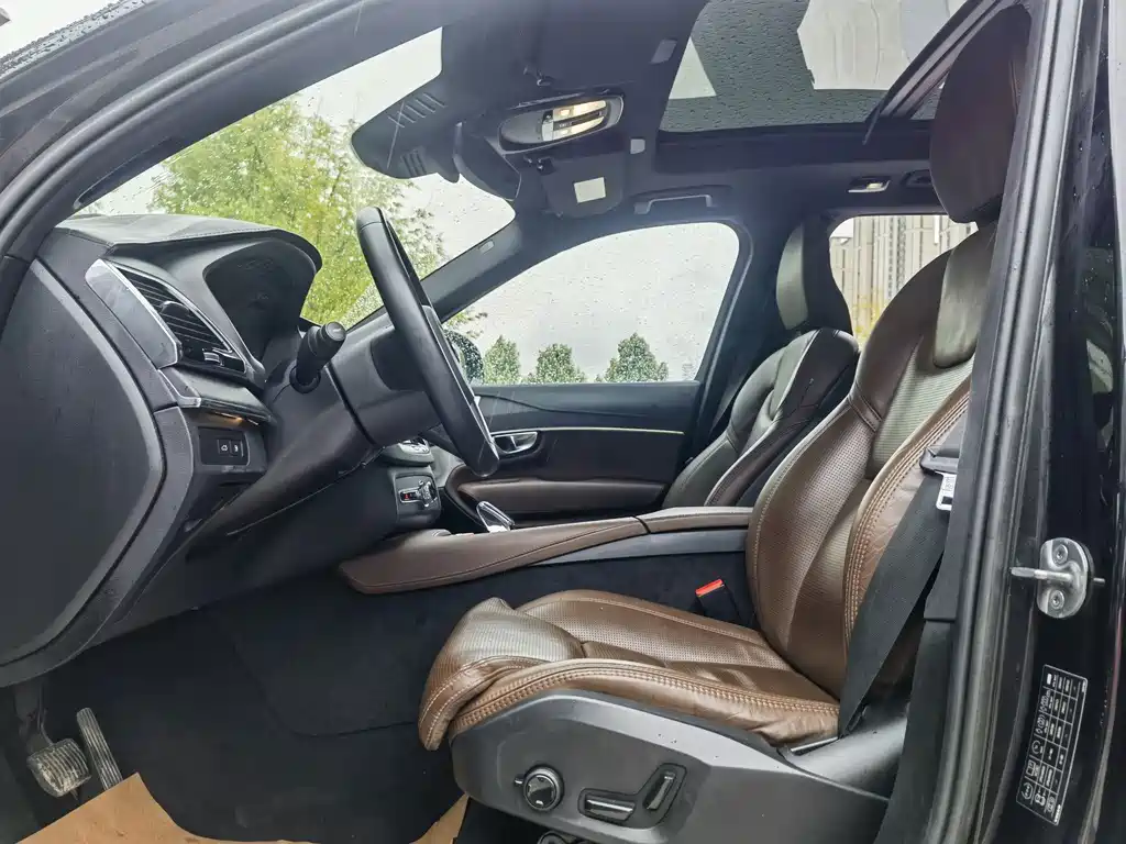 Volvo XC90 PHEV — миниатюра 9