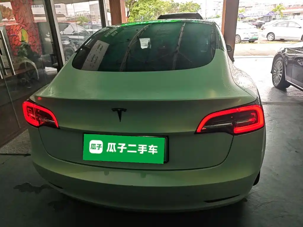 Tesla Model 3 — миниатюра 6