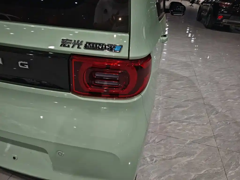 Wuling MINIEV — миниатюра 8