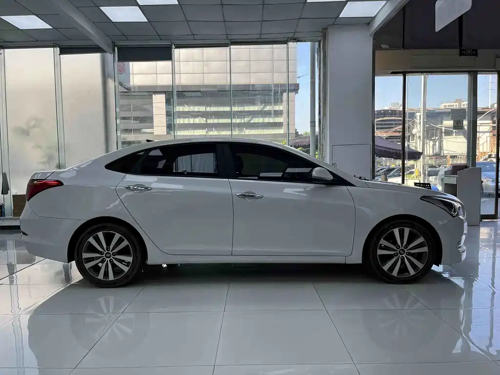 Hyundai Mistra — миниатюра 13