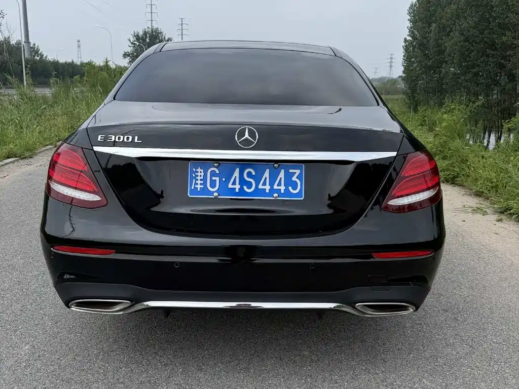 Mercedes-Benz E-Class — миниатюра 5