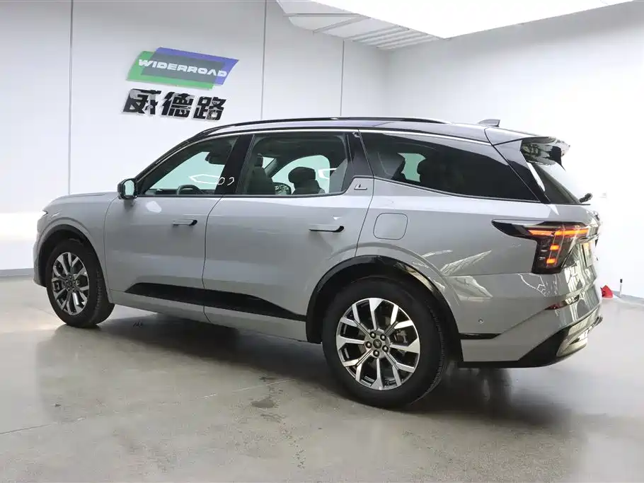 Ford Edge 2023 L 2.0T EcoBoost мест