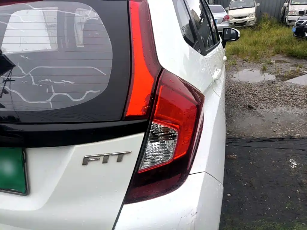 Honda Fit — миниатюра 8