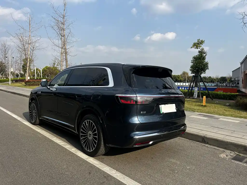 AITO ASK THE WORLD M8