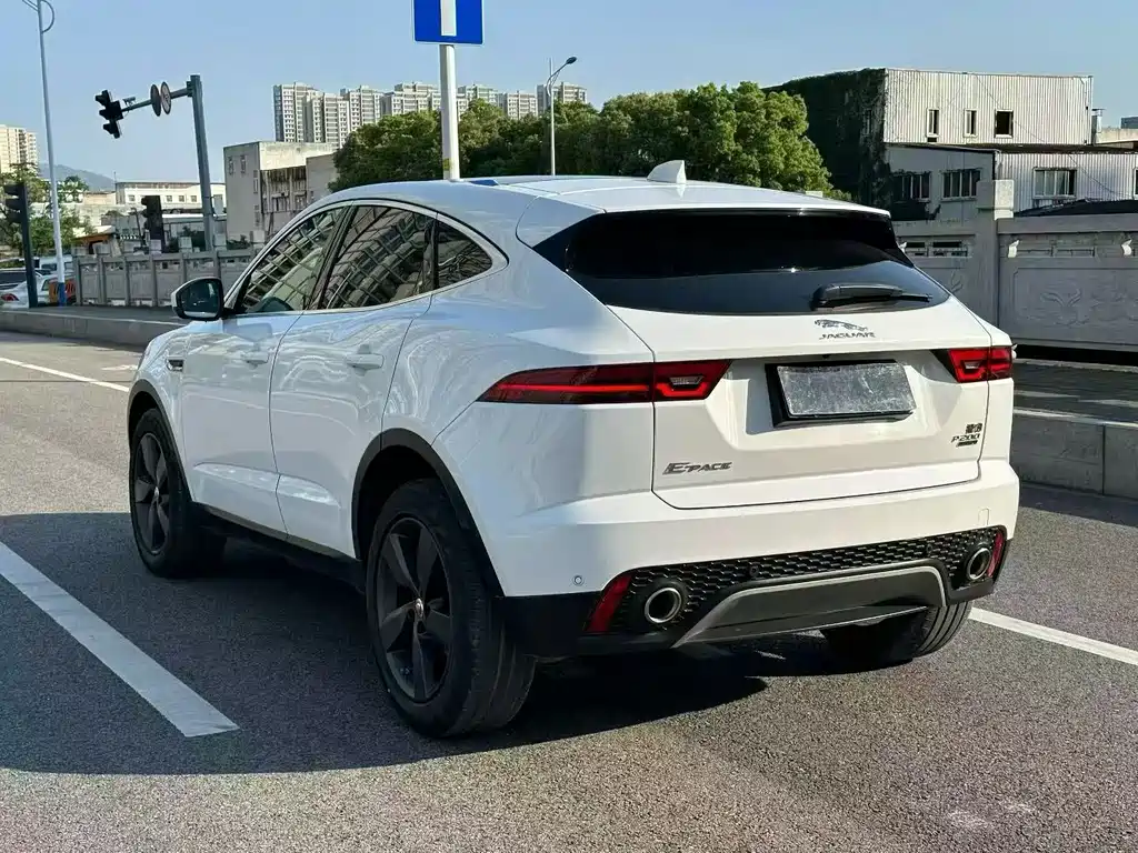 Jaguar E-PACE — миниатюра 7