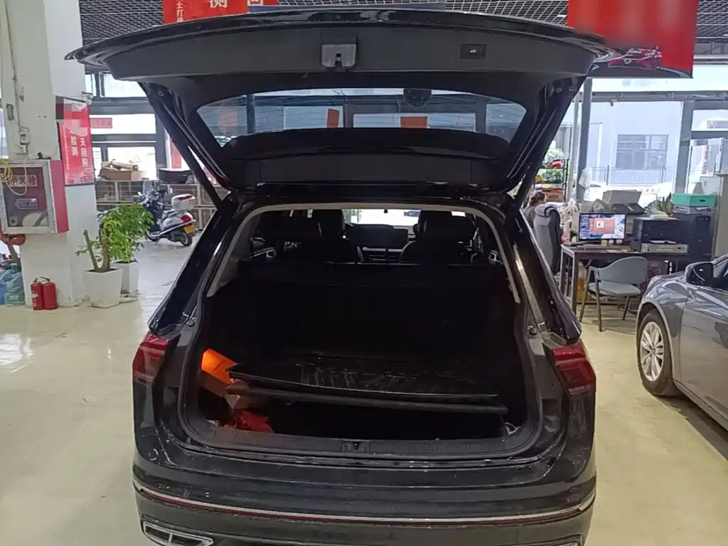 Volkswagen Tiguan L — миниатюра 19