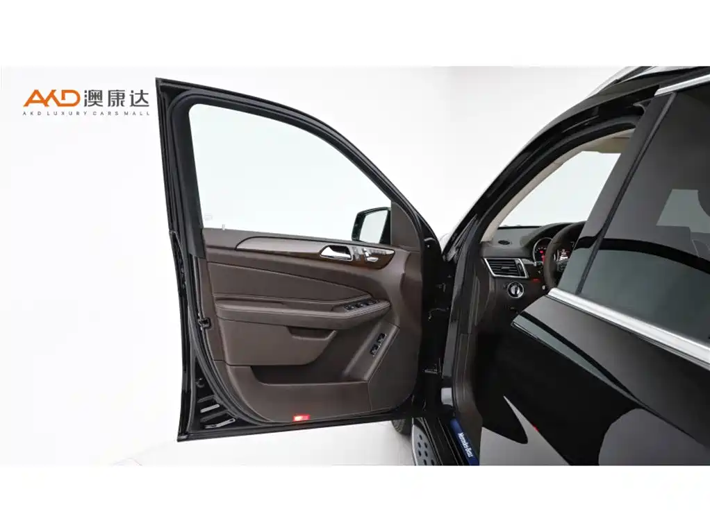 Mercedes-Benz GLS — миниатюра 11