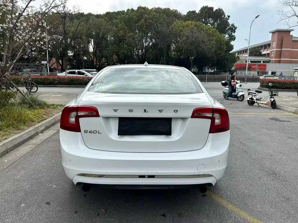 Volvo S60 — миниатюра 7