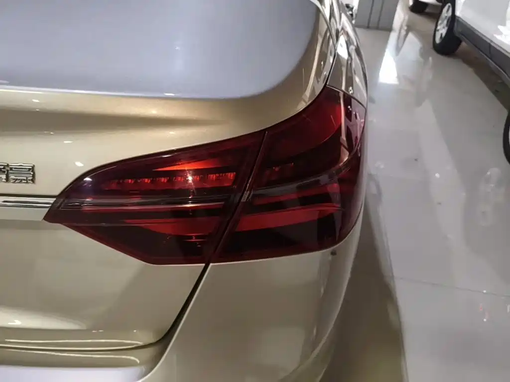 Geely Emgrand — миниатюра 8