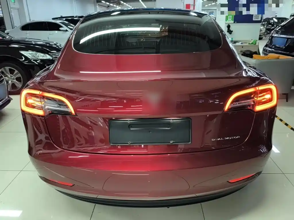 Tesla Model 3 — миниатюра 6