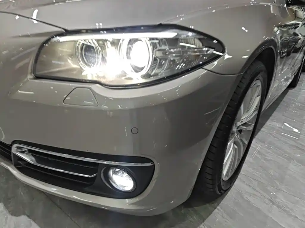 BMW 5 Series — миниатюра 24