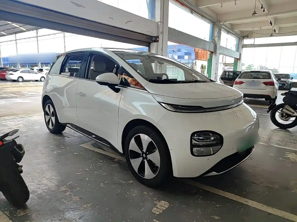 Baojun Yunduo — миниатюра 4
