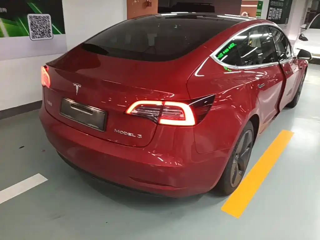 Tesla Model 3 — миниатюра 7