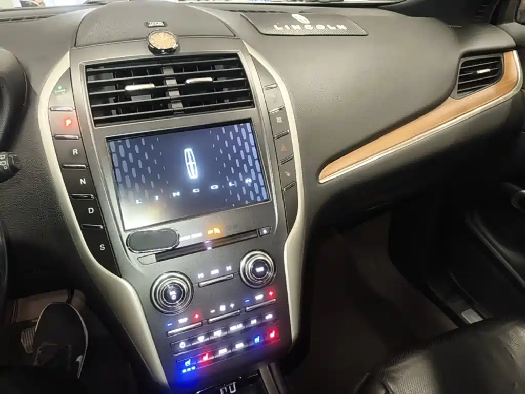 Lincoln MKC — миниатюра 13
