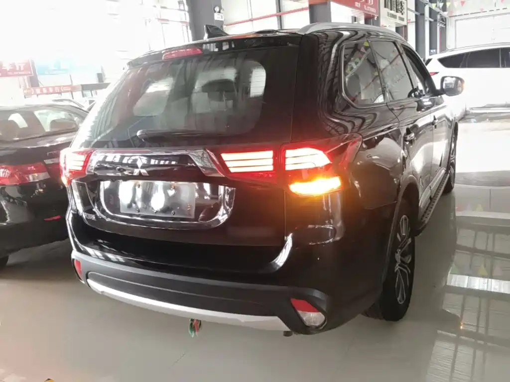 Mitsubishi Outlander — миниатюра 6