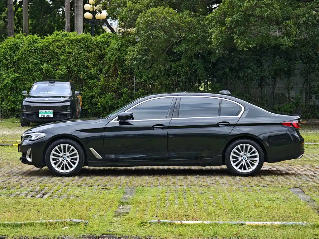 BMW 5 Series — миниатюра 6