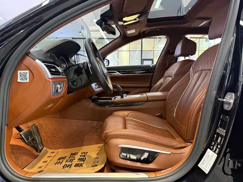 BMW 7 Series — миниатюра 6