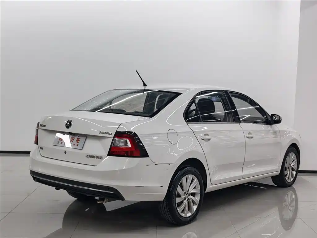 Skoda Rapid — миниатюра 4