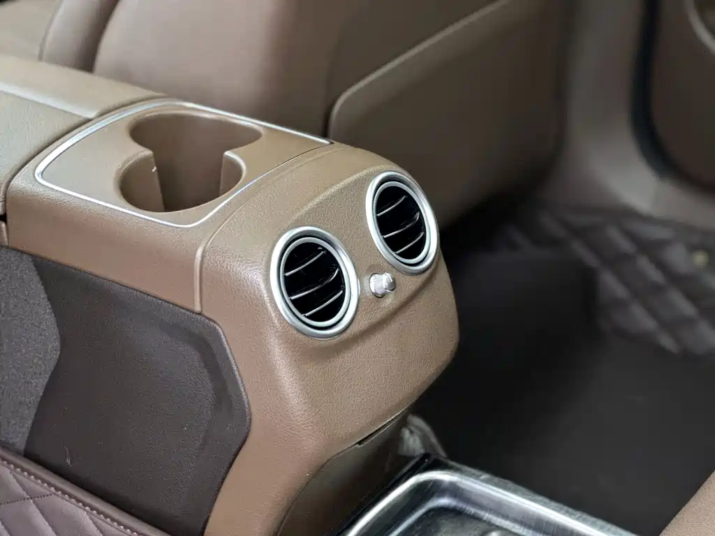 Mercedes-Benz E-Class — миниатюра 9