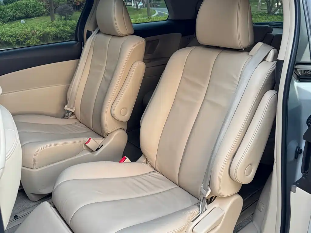Toyota Previa — миниатюра 18