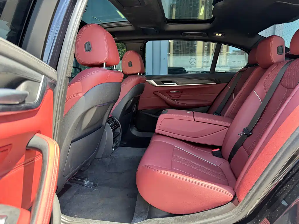 BMW 5 Series — миниатюра 8