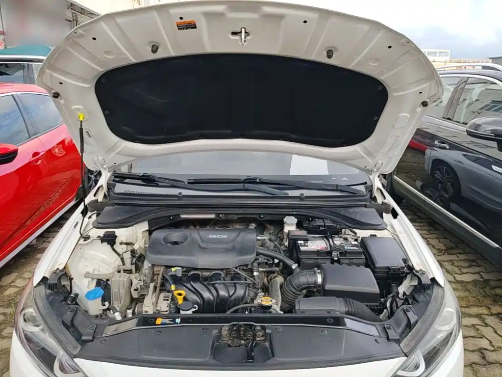 Hyundai Elantra — миниатюра 20