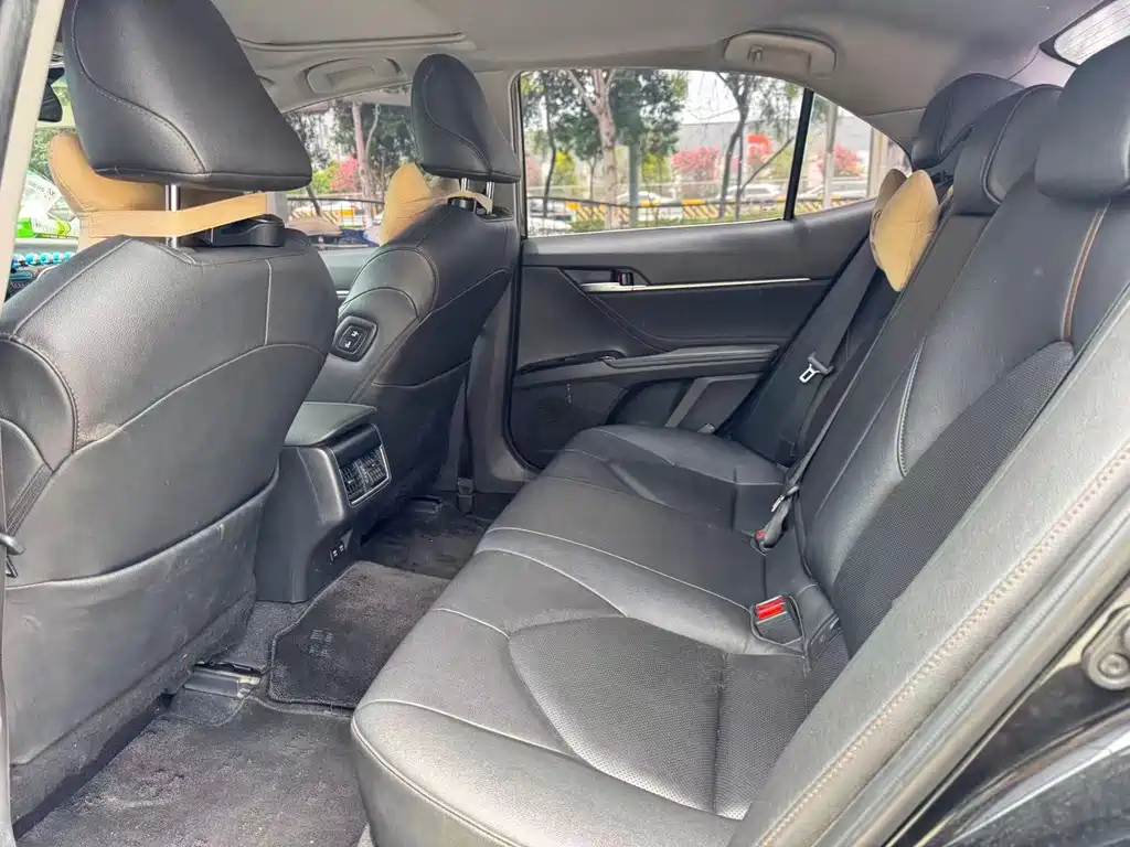 Toyota Camry — миниатюра 12