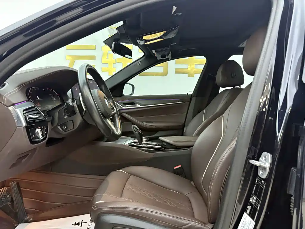 BMW 5 Series — миниатюра 11