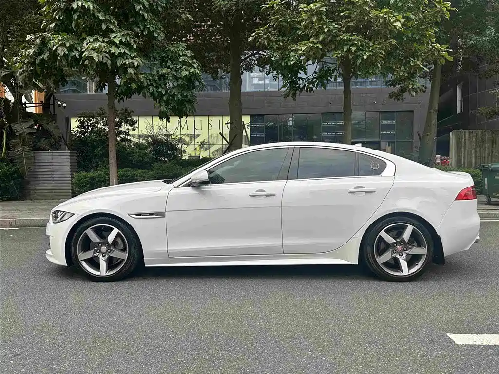 Jaguar XE — миниатюра 10