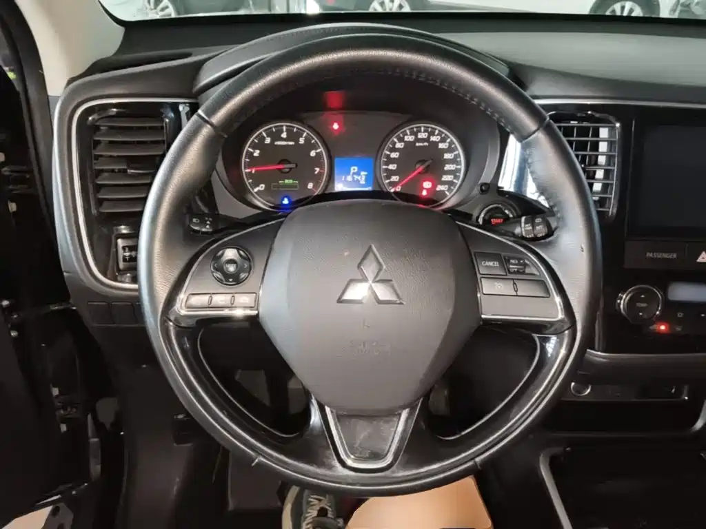 Mitsubishi Outlander — миниатюра 11