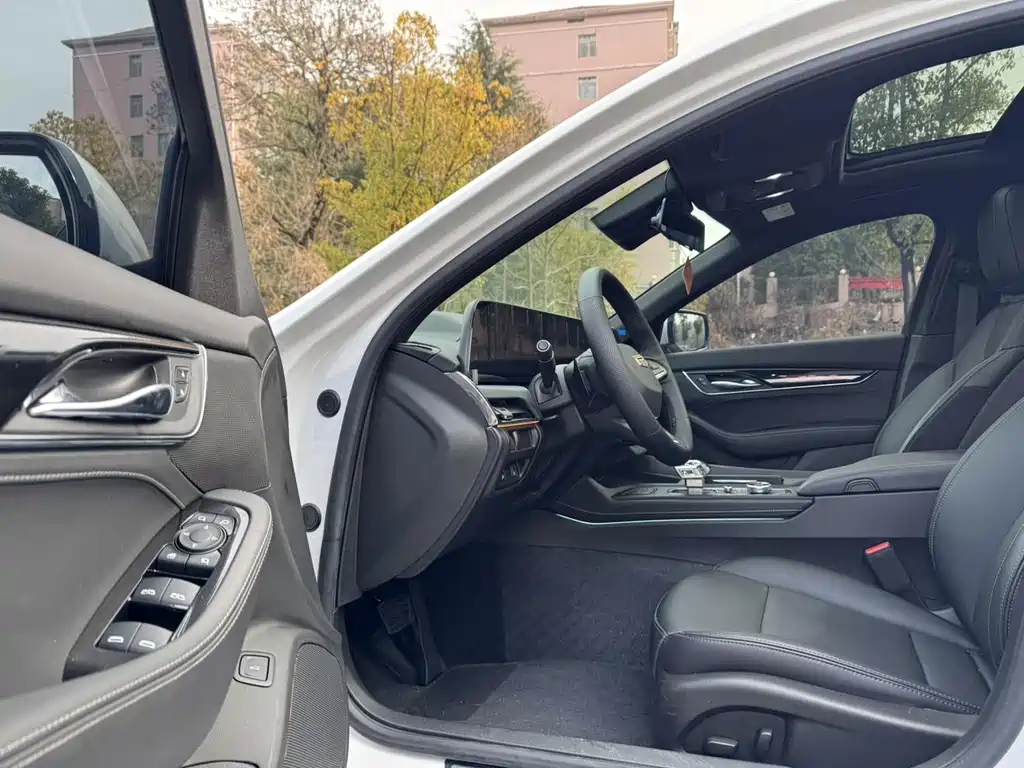 Cadillac CT5 — миниатюра 11