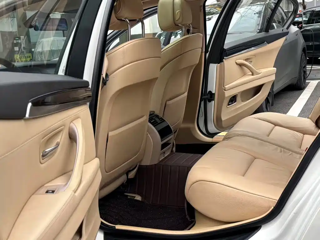 BMW 5 Series — миниатюра 7