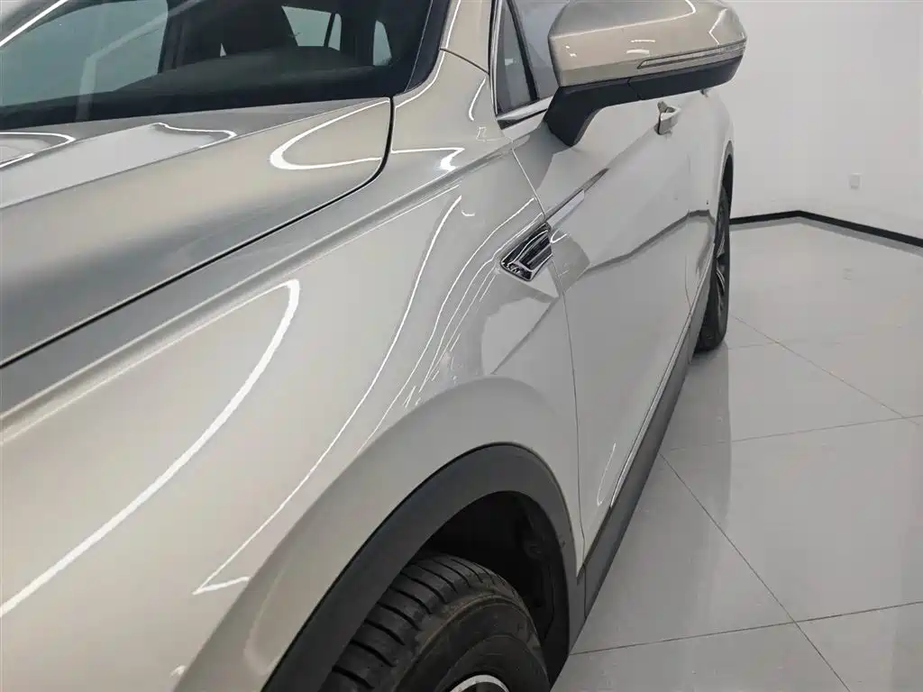 Volkswagen Tiguan L — миниатюра 14