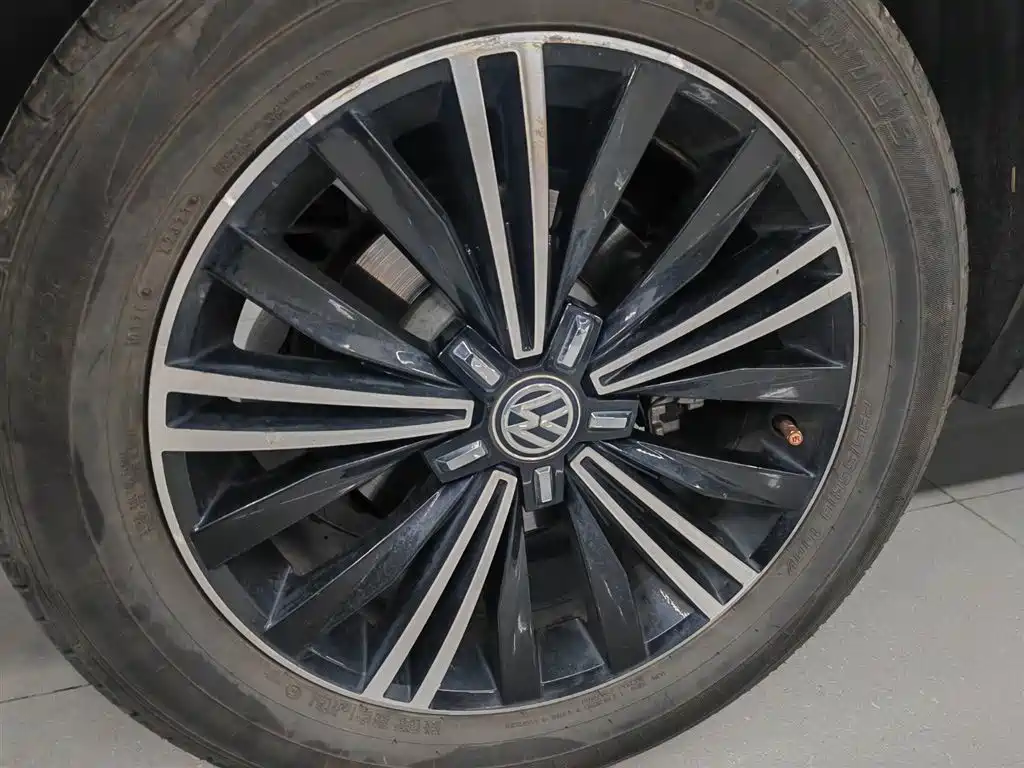 Volkswagen Tiguan L — миниатюра 12