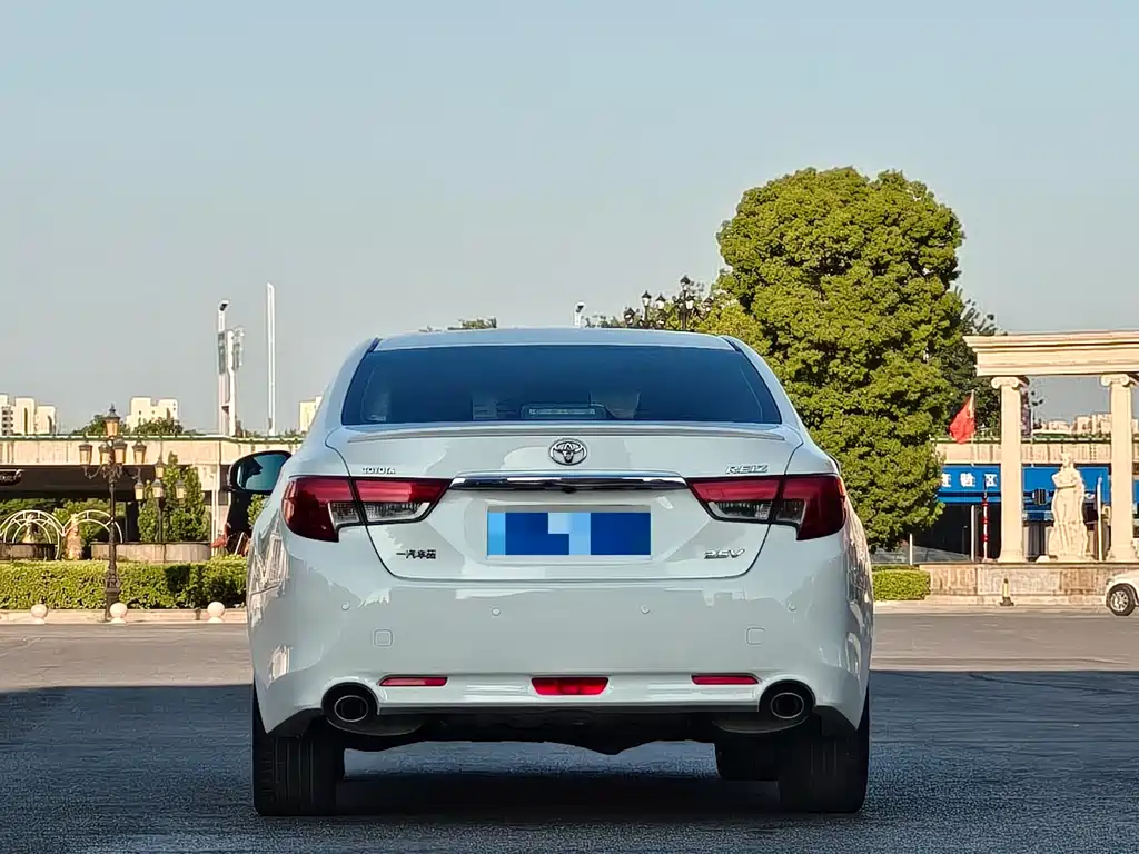 Toyota Reiz — миниатюра 5