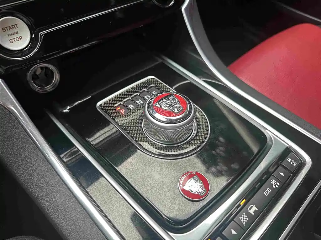 Jaguar XE — миниатюра 14